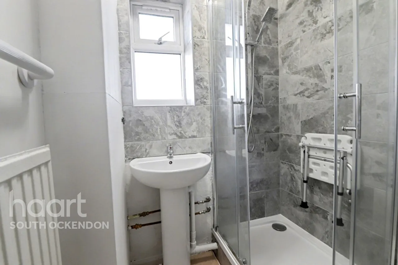 Broxburn Drive, South Ockendon, RM15, photo 4