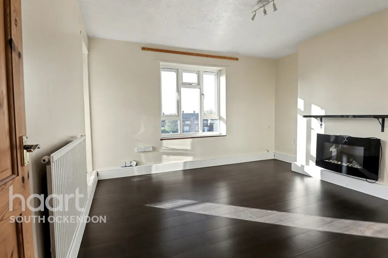 Broxburn Drive, South Ockendon, RM15, photo 3