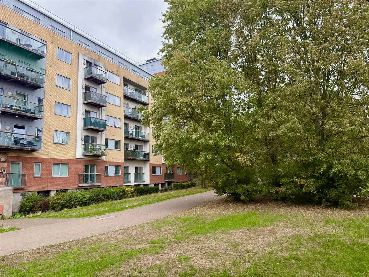 2 bed flat for sale, Station Lane, Pitsea, SS13