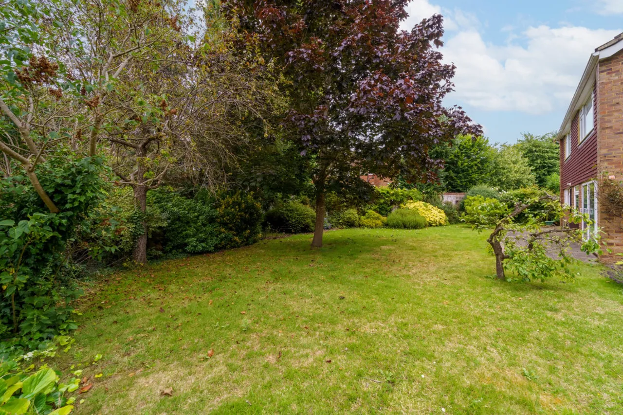 Jamnagar Close, Staines-upon-Thames, photo 16