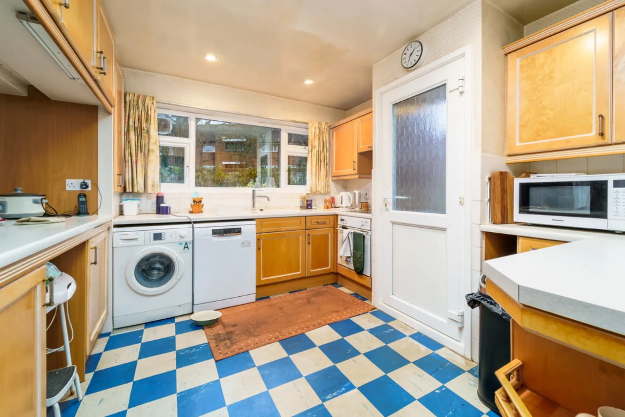 Jamnagar Close, Staines-upon-Thames, photo 8