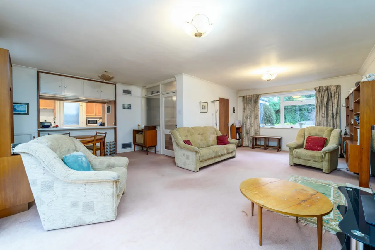 Jamnagar Close, Staines-upon-Thames, photo 2