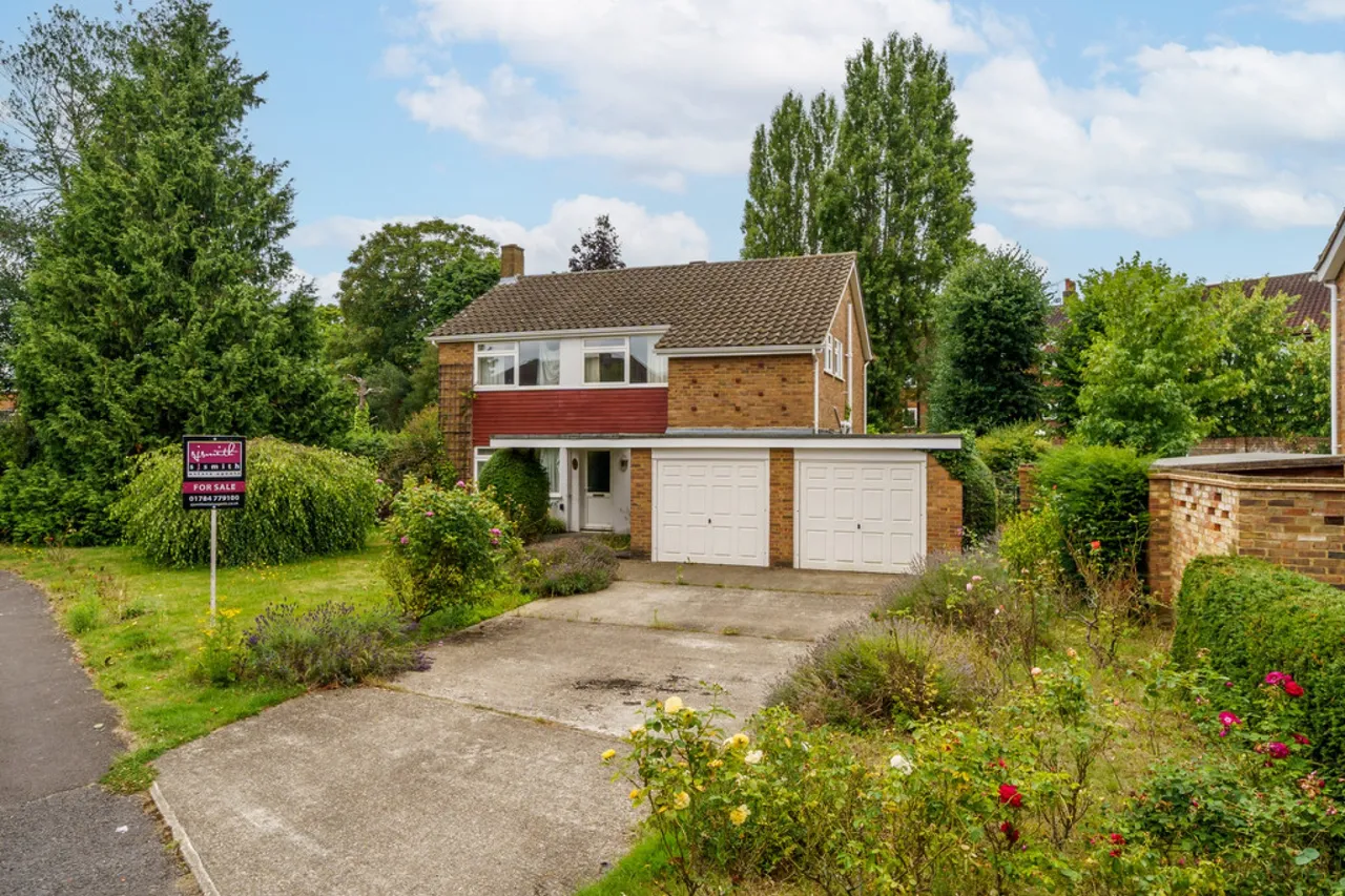 4 bed house for sale, Jamnagar Close, Staines-upon-Thames