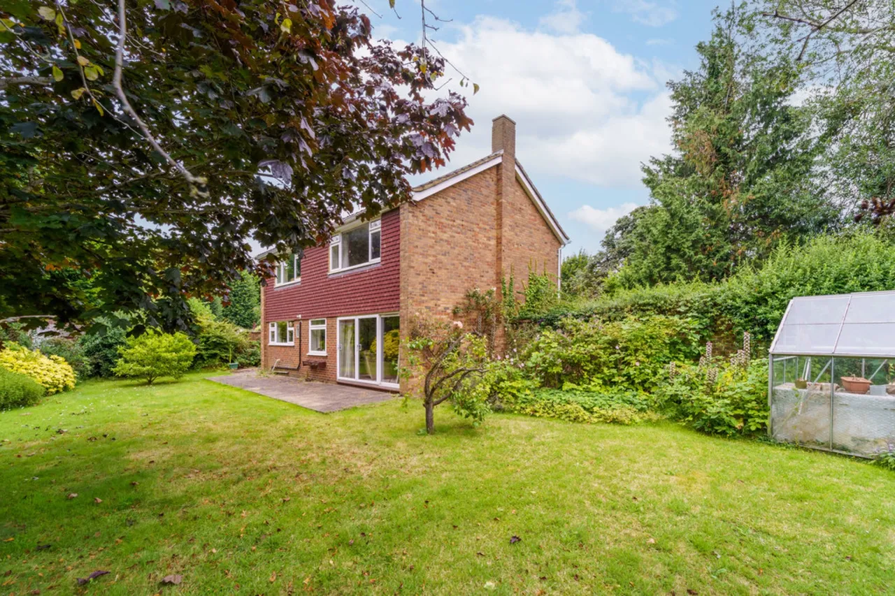 Jamnagar Close, Staines-upon-Thames, photo 6