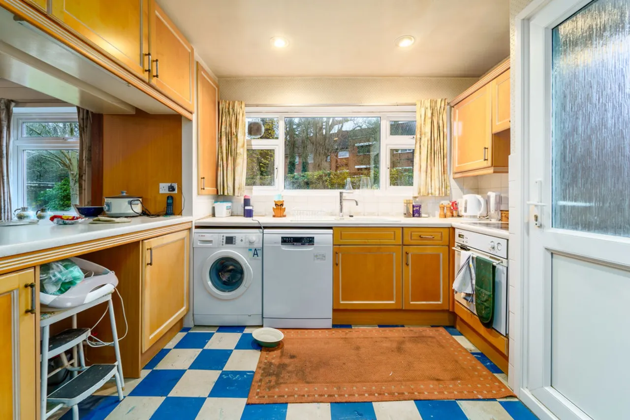 Jamnagar Close, Staines-upon-Thames, photo 7