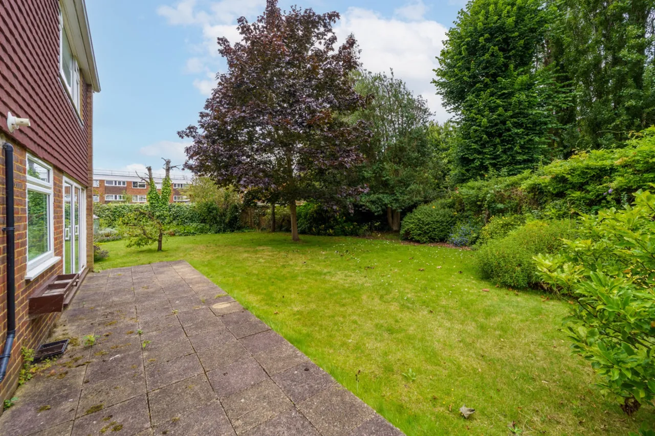 Jamnagar Close, Staines-upon-Thames, photo 17