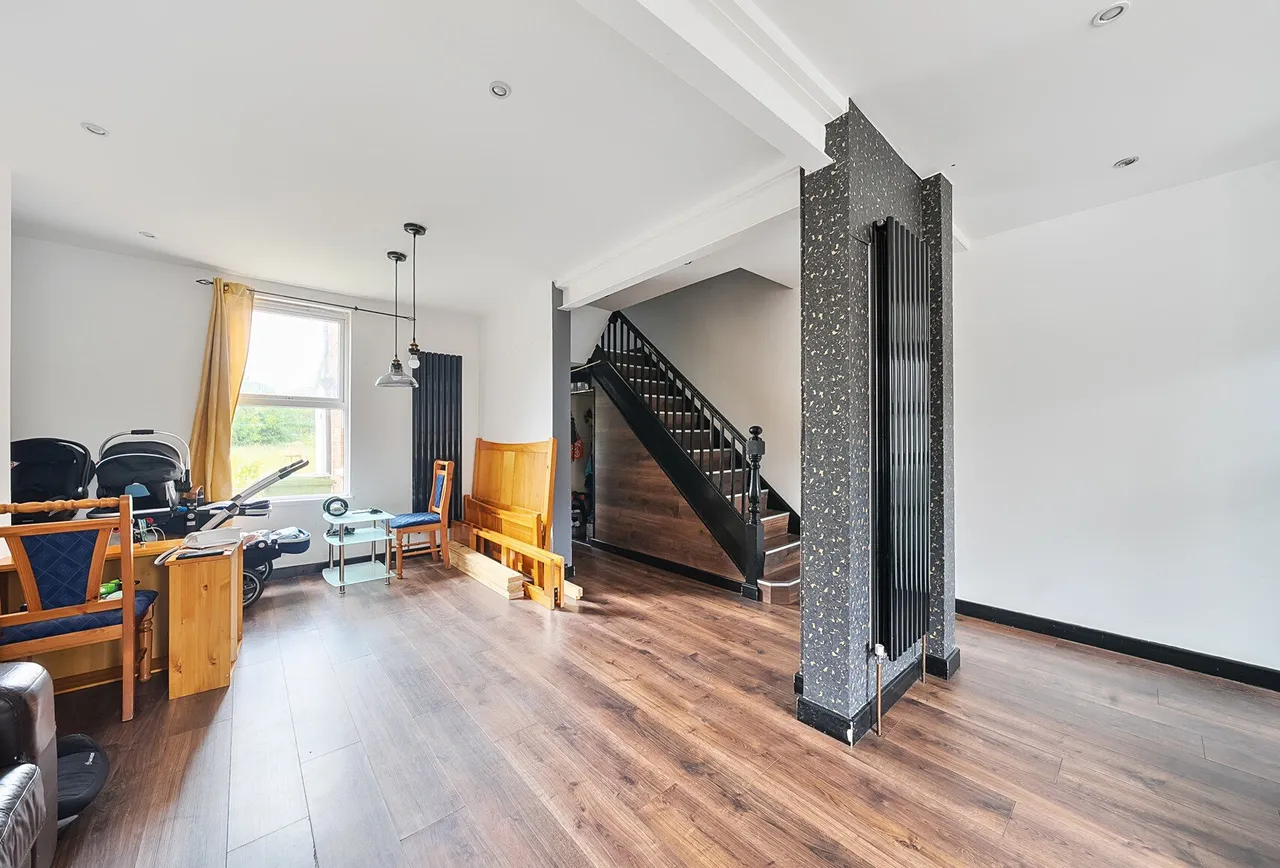 Copt Elm Road, Gloucestershire, Charlton Kings, GL53 8AL, photo 3