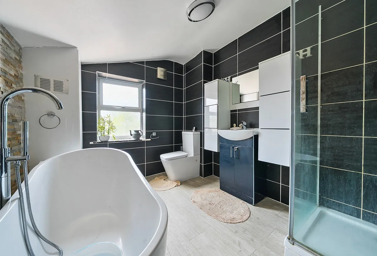 Copt Elm Road, Gloucestershire, Charlton Kings, GL53 8AL, photo 5