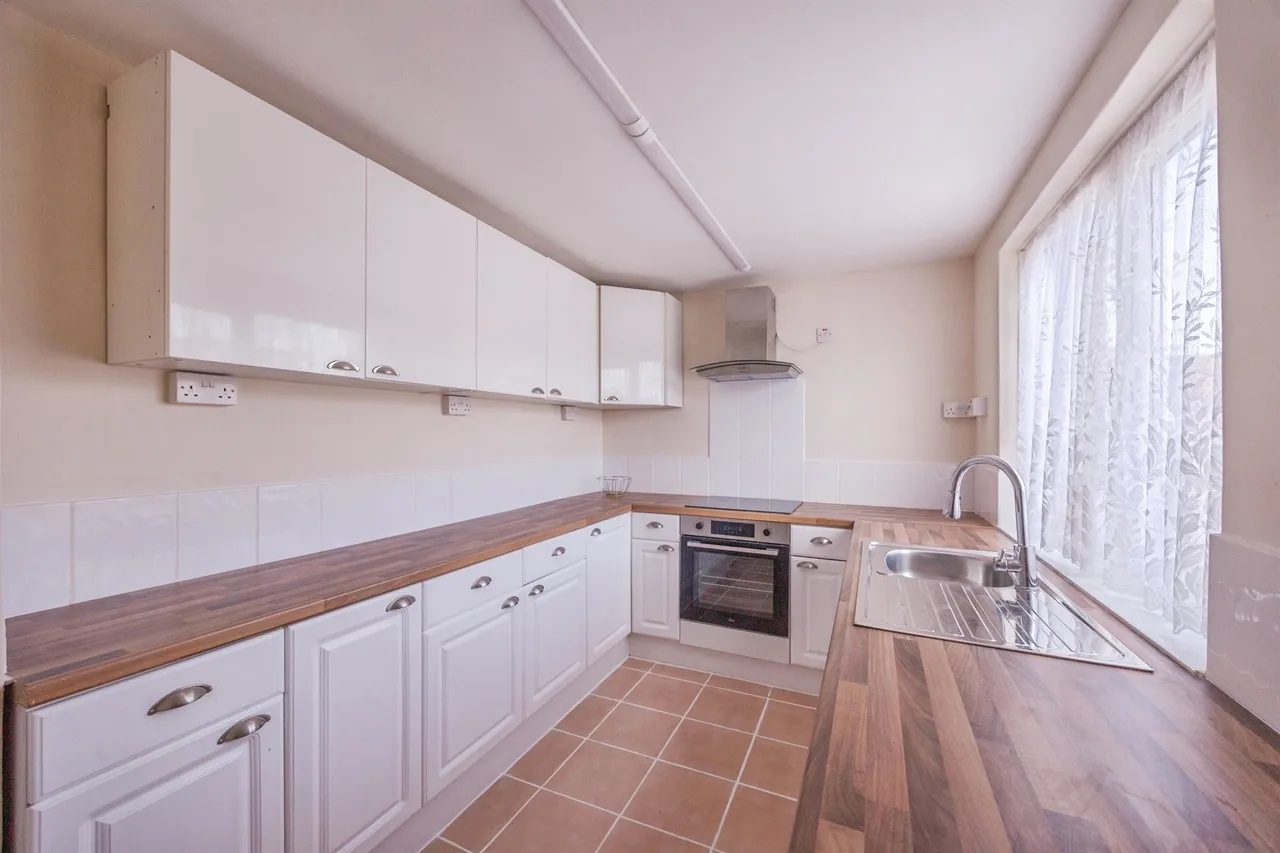 Bondfields Crescent, Havant, photo 3