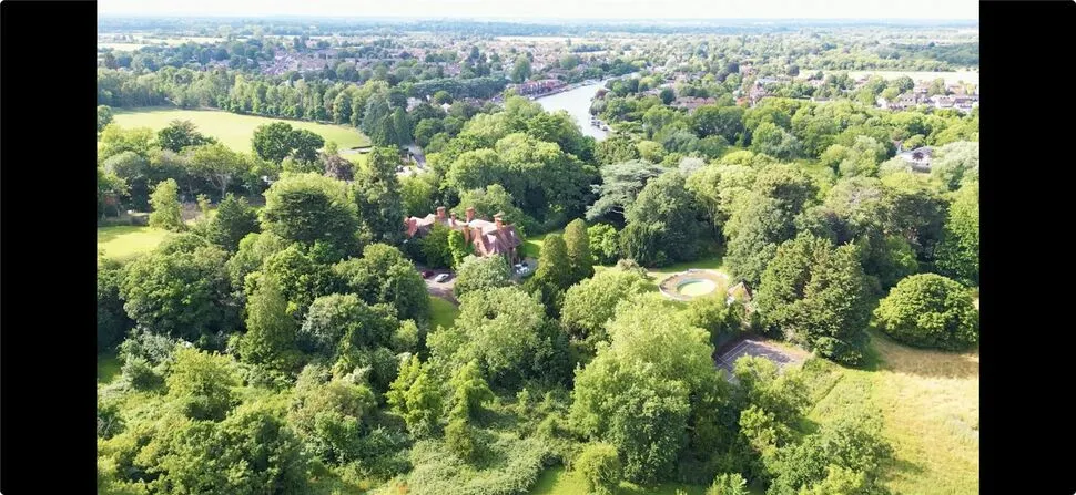 14 bed house for sale — Priest Hill, Egham, SL4