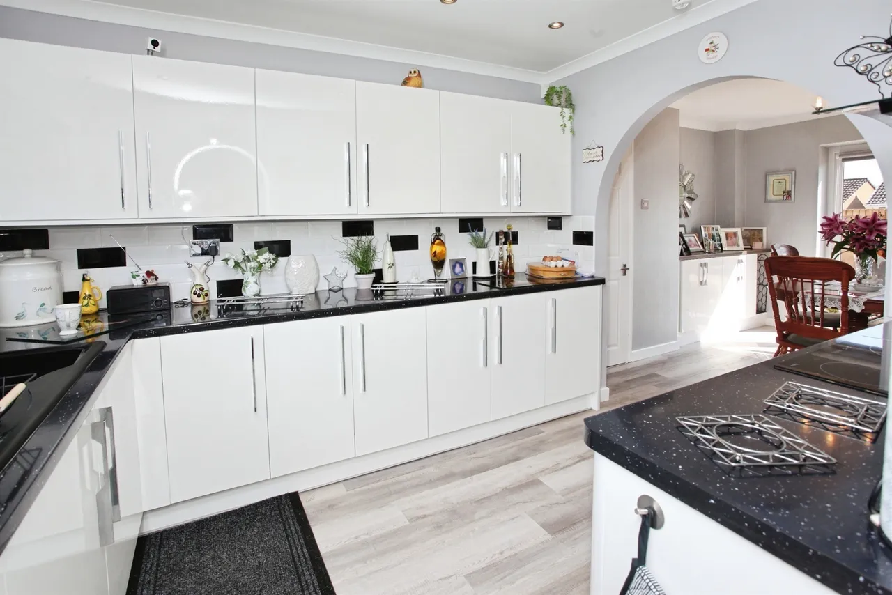 Kirrlach Close, Caldicot, NP26, photo 7