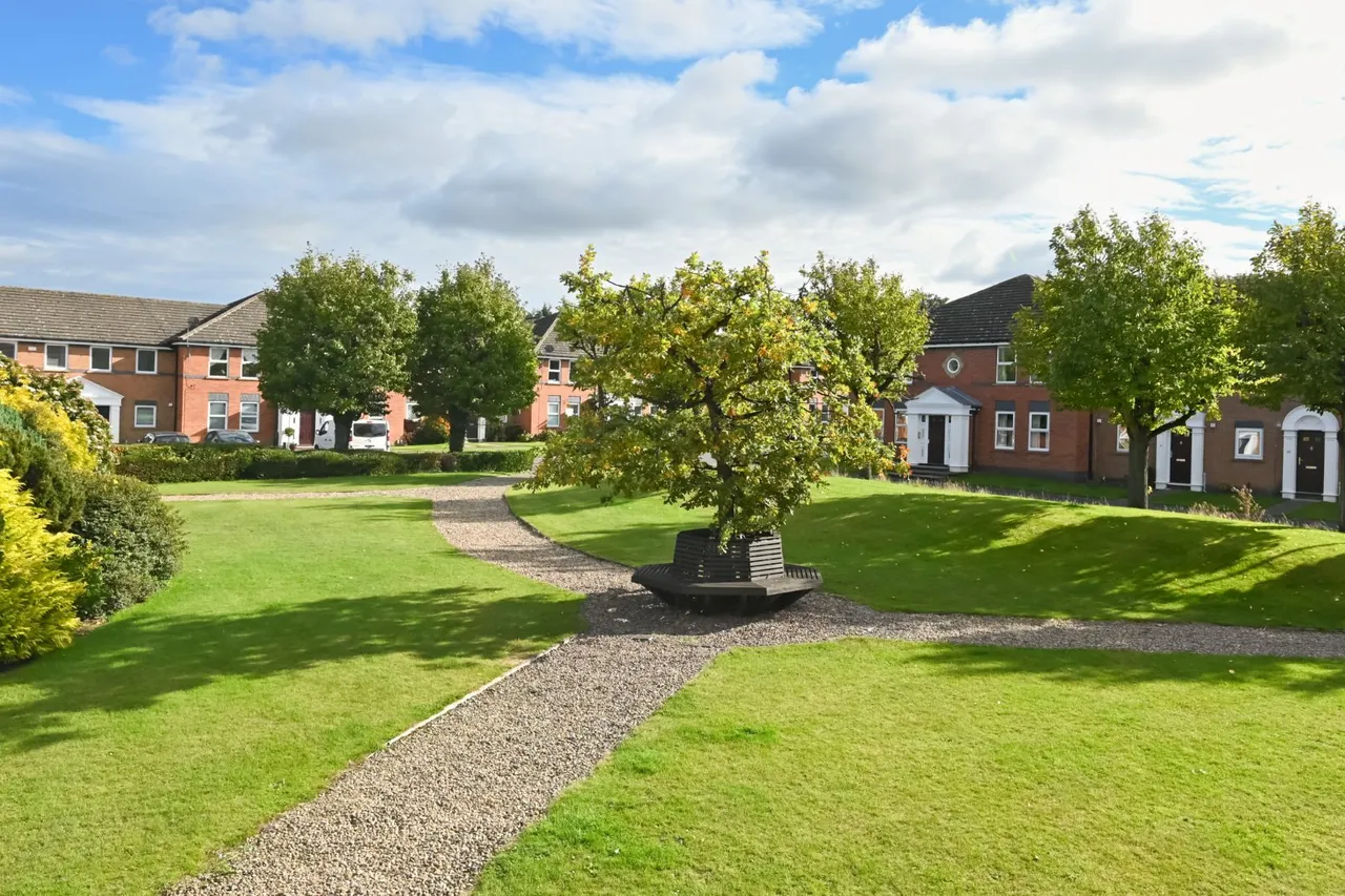 Nicholas Gardens, York, YO10, photo 9