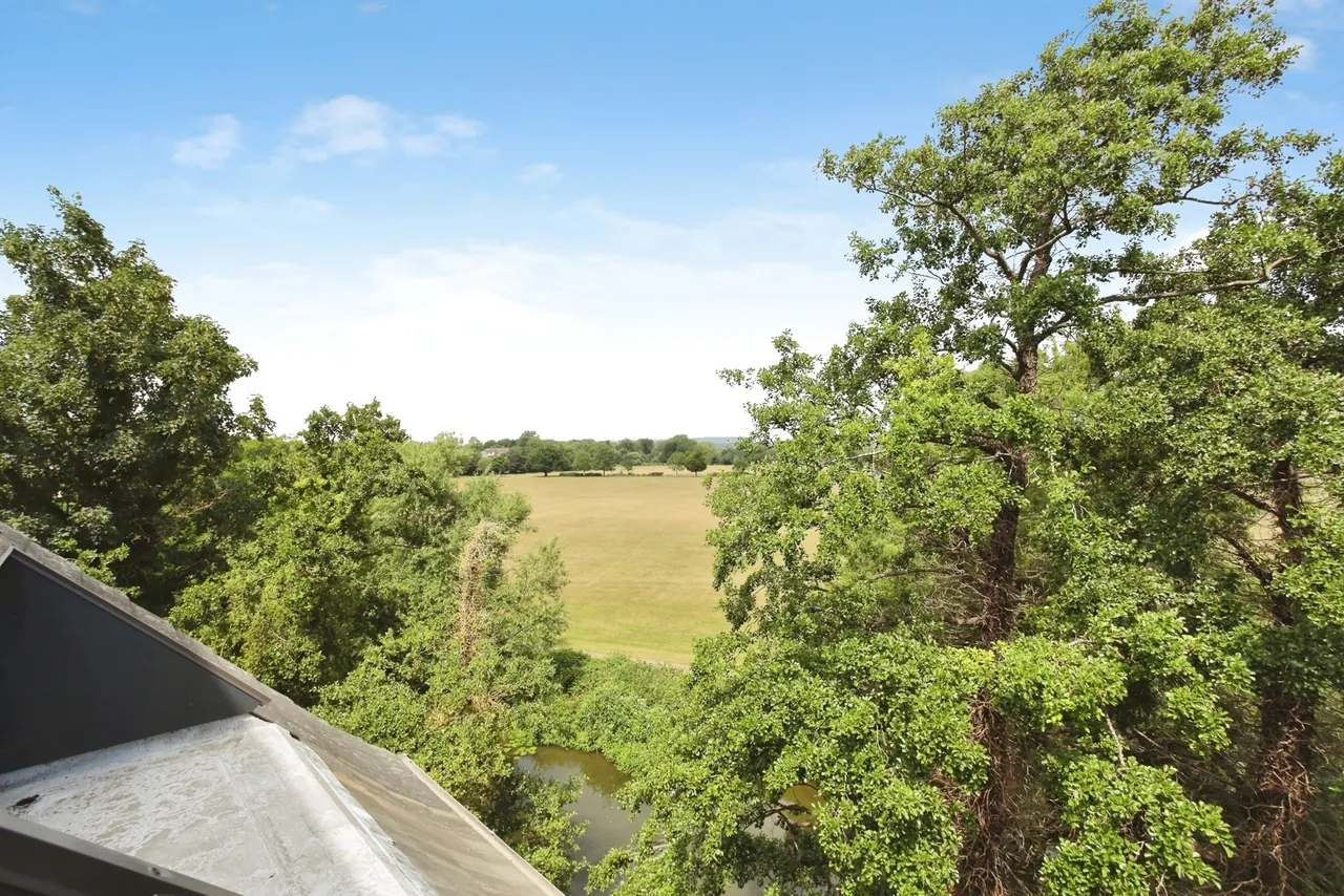 Avebury Avenue, Tonbridge, TN9, photo 3