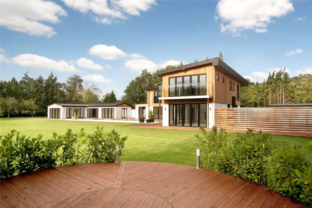 5 bed house to rent — Oxford Road, Gerrards Cross, Buckinghamshire, SL9 7AT