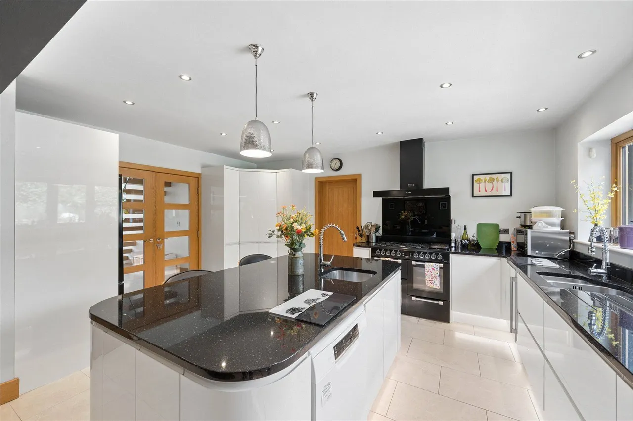 Carleton Road, Pontefract, WF8, photo 35