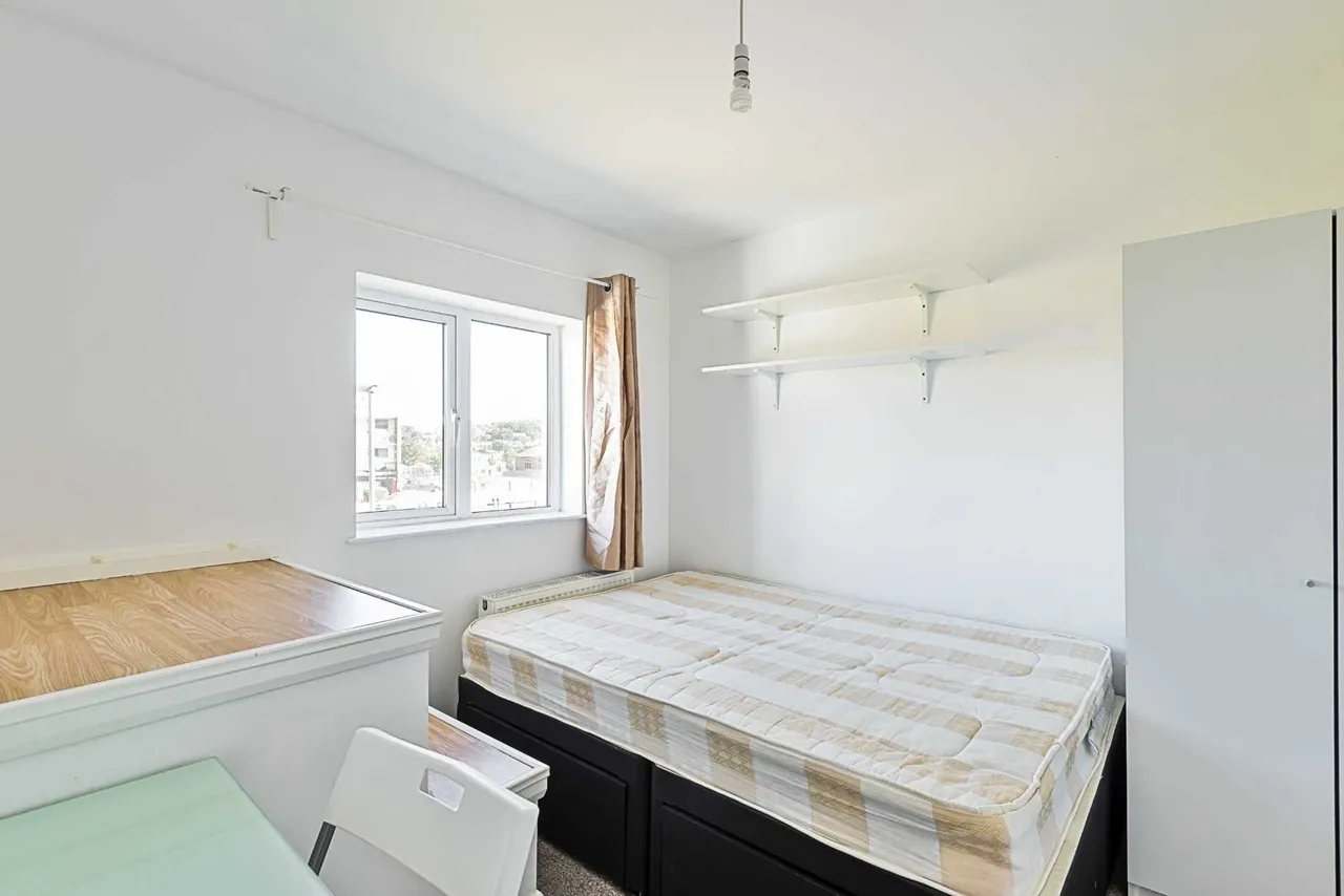 Applegarth Avenue, Guildford, GU2 8LZ, photo 4