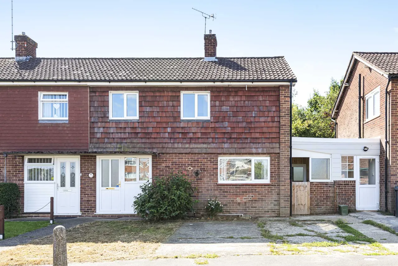 5 bed house for sale — Applegarth Avenue, Guildford, GU2 8LZ