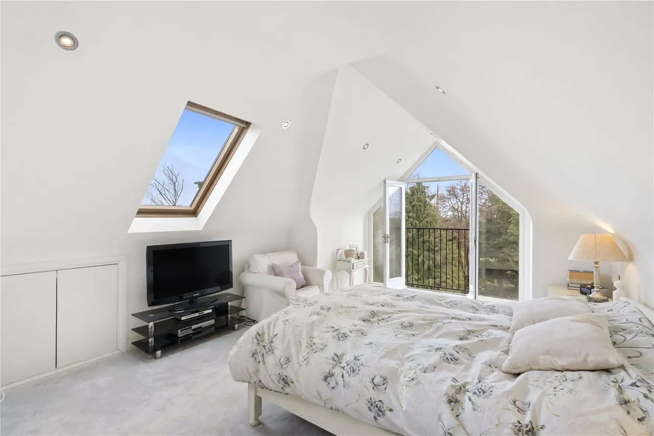 Abbotswood Road, London, United Kingdom, SW16 1AP, photo 12