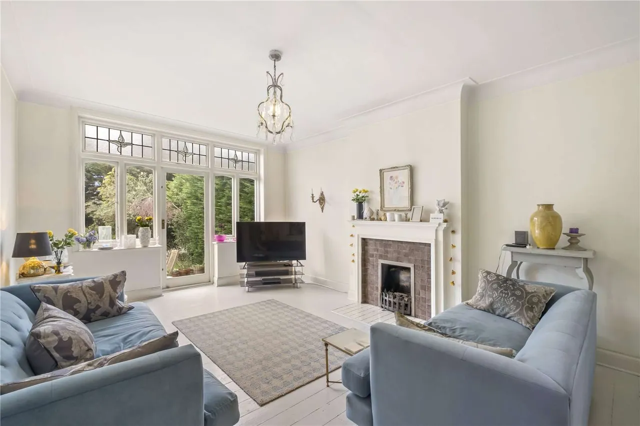 Abbotswood Road, London, United Kingdom, SW16 1AP, photo 3