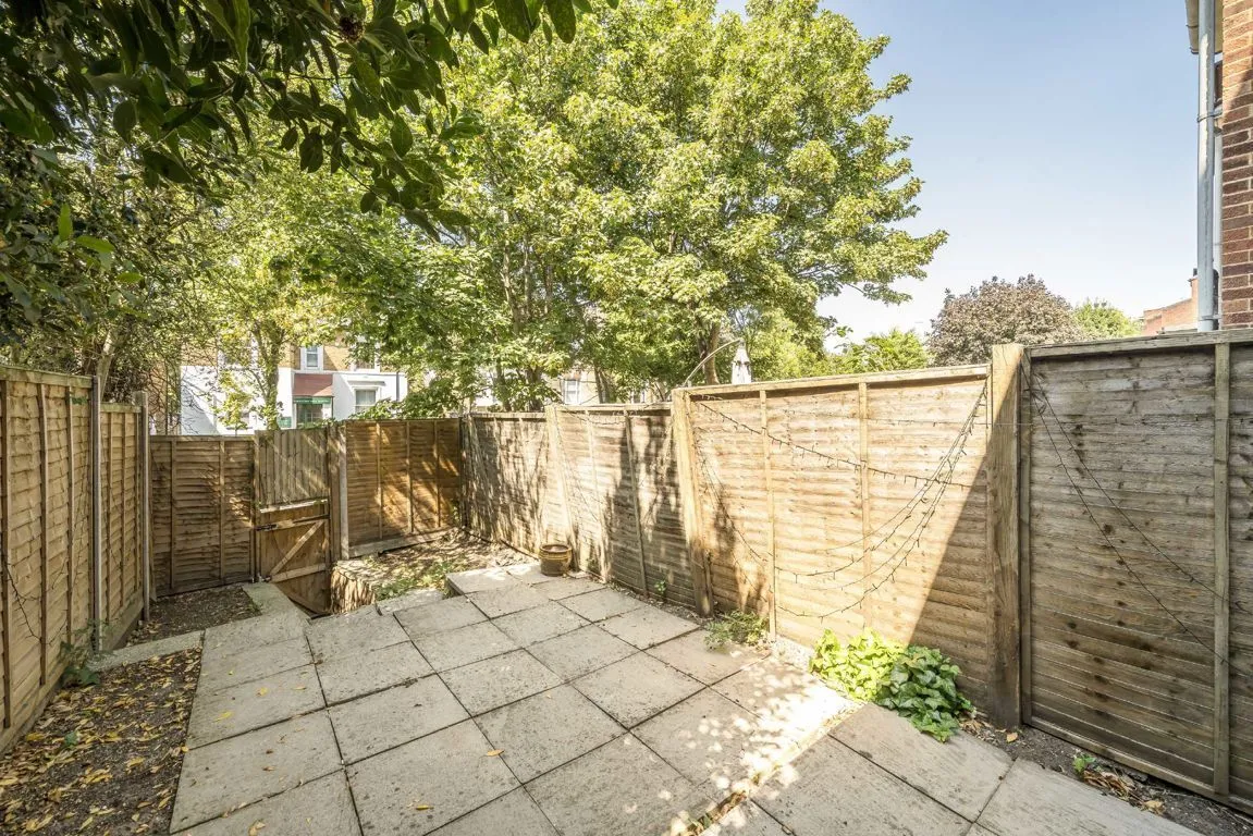 Carlisle Close, KT2, photo 4