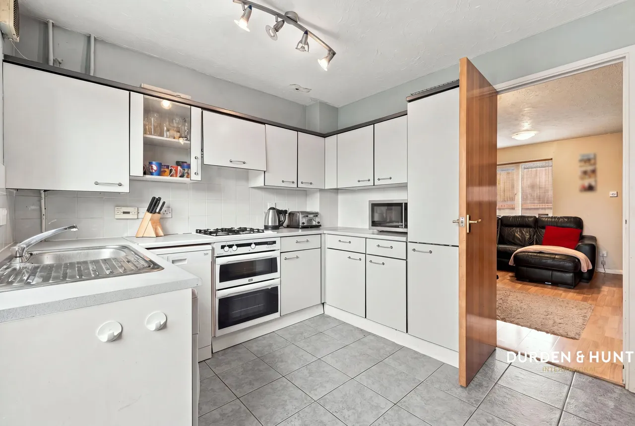 Alderwood Close, Abridge, RM4, photo 5