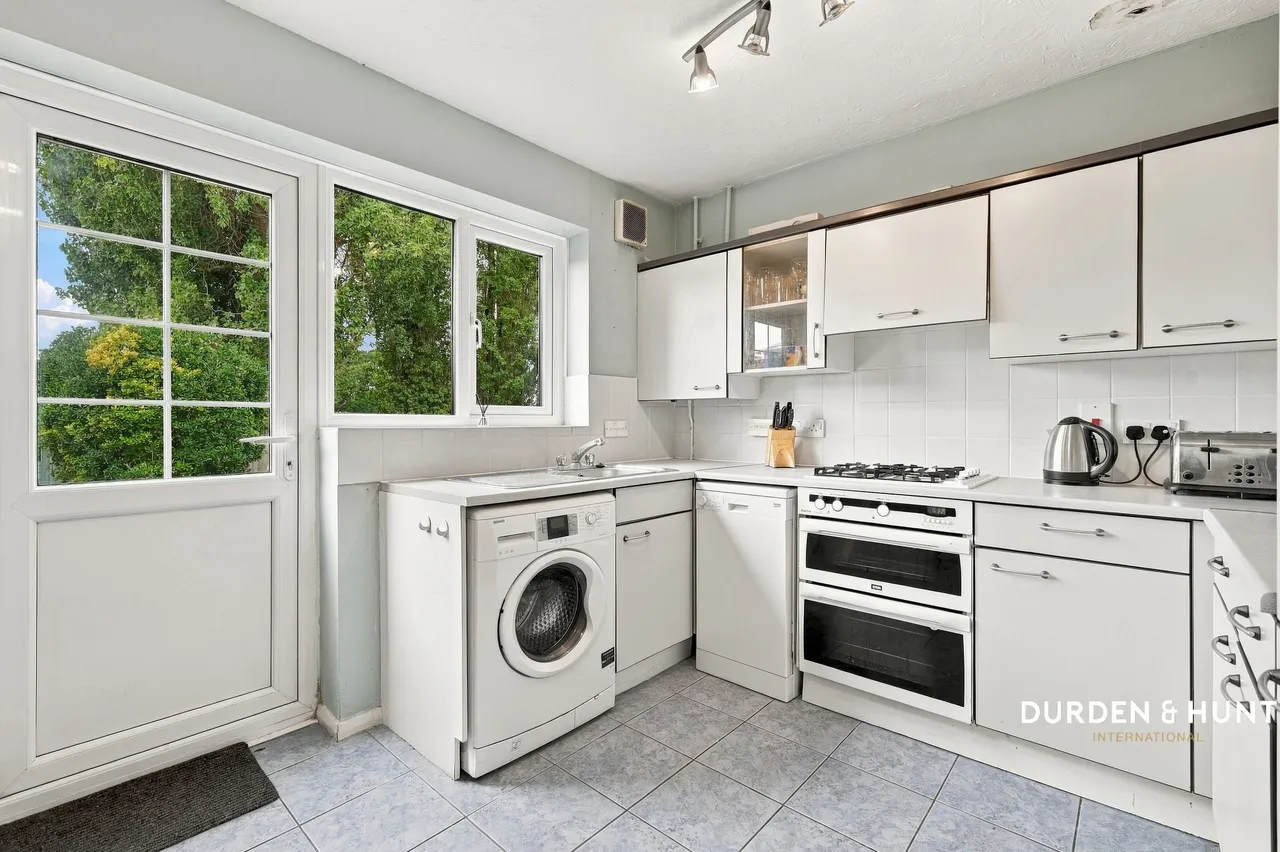 Alderwood Close, Abridge, RM4, photo 6