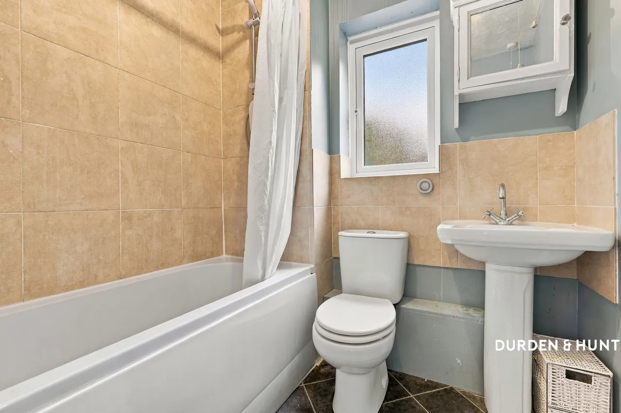Alderwood Close, Abridge, RM4, photo 12