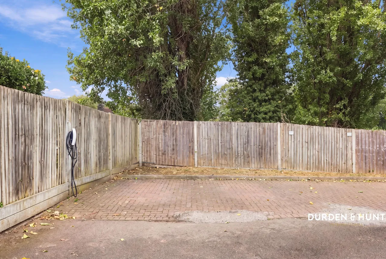 Alderwood Close, Abridge, RM4, photo 16