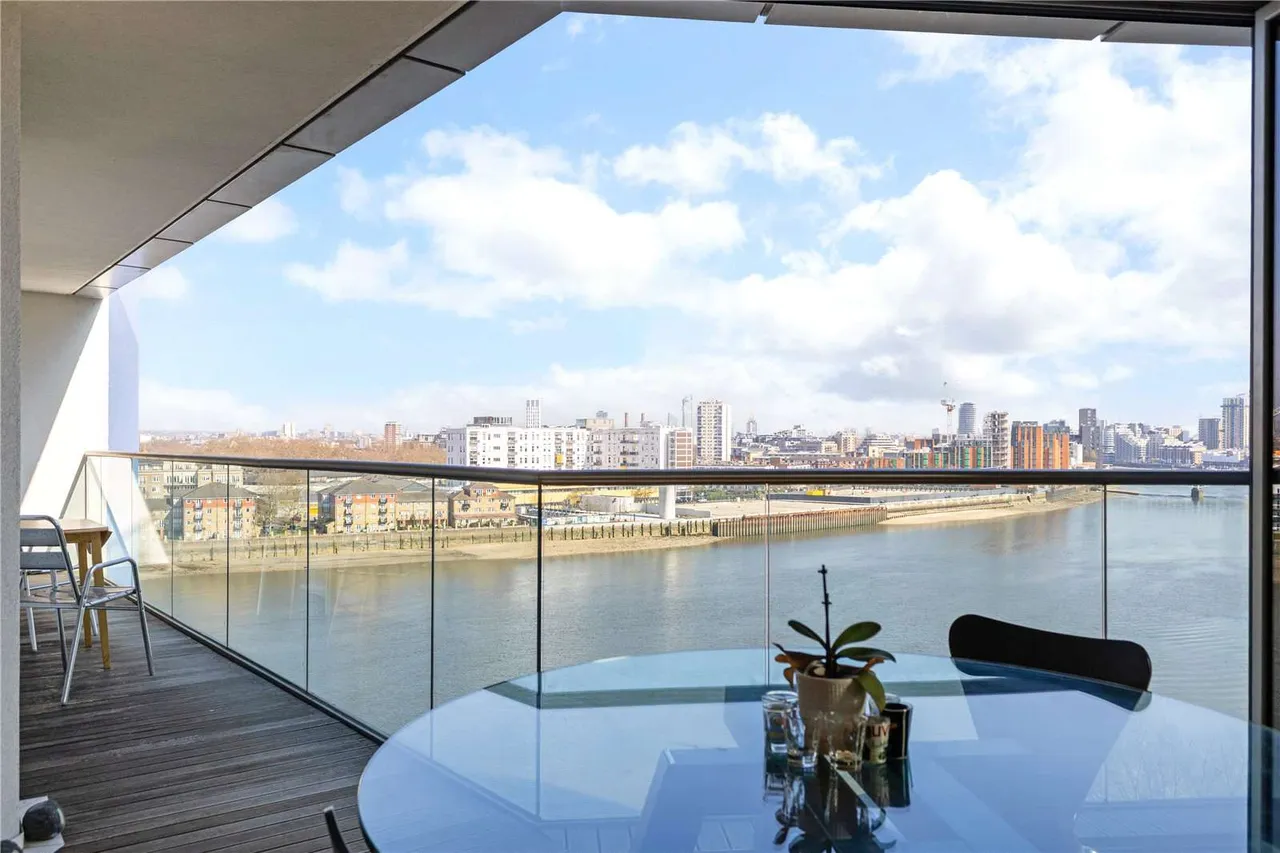 3 bed flat for sale — Eastfields Avenue, Putney, London, SW18 1JU