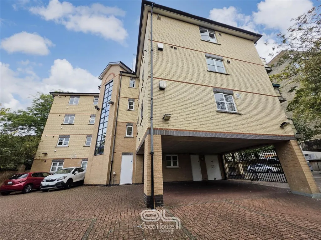 Alexandra Road, London, NW8, photo 4