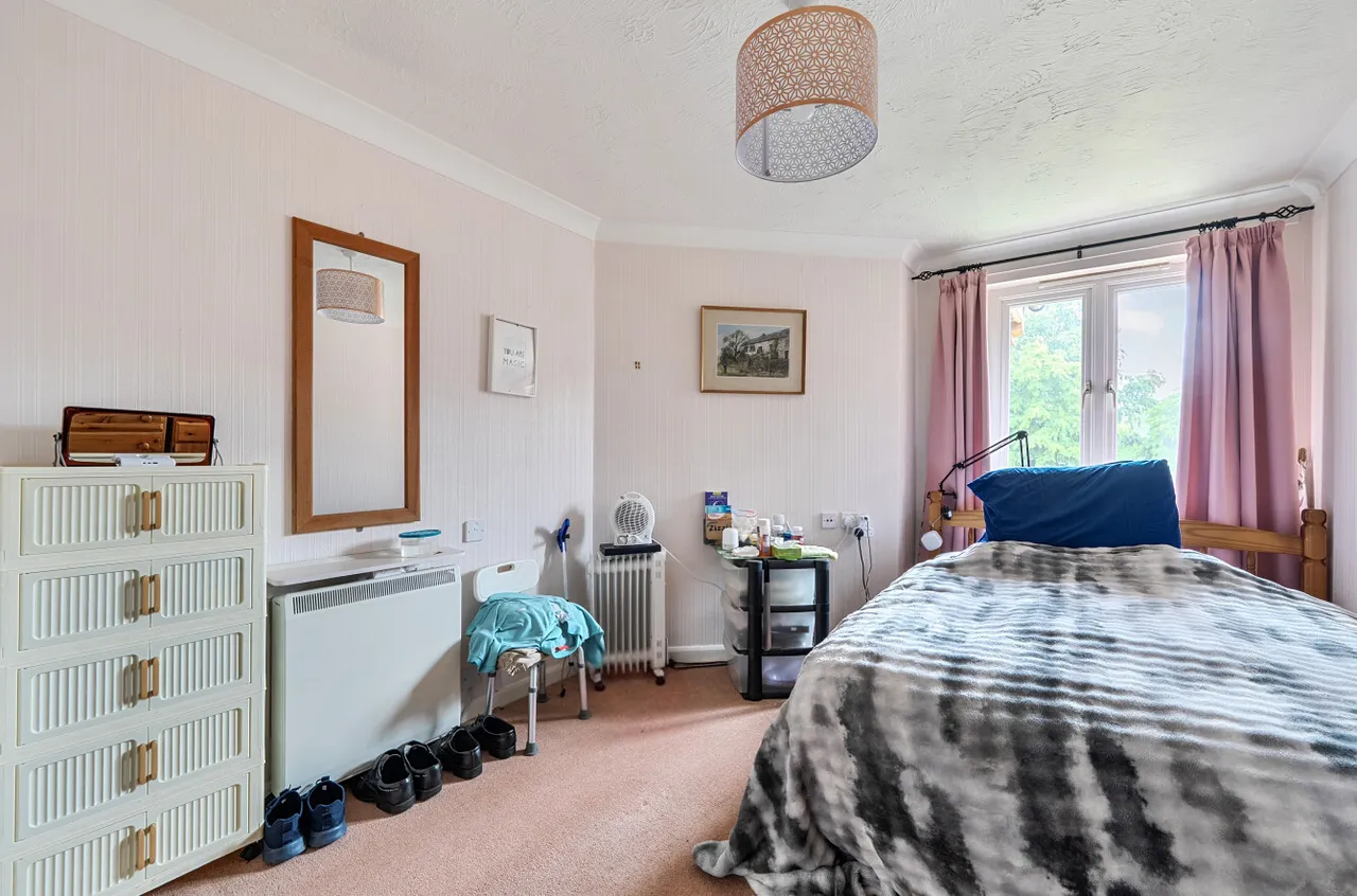 Upper Gordon Road, Camberley, Surrey, GU15 2HE, photo 3