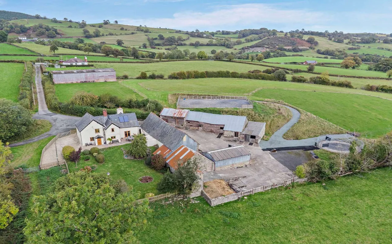 Pen-y-Garnedd, Llanrhaeadr Ym Mochnant, Oswestry, Powys, SY10 0AS, photo 2