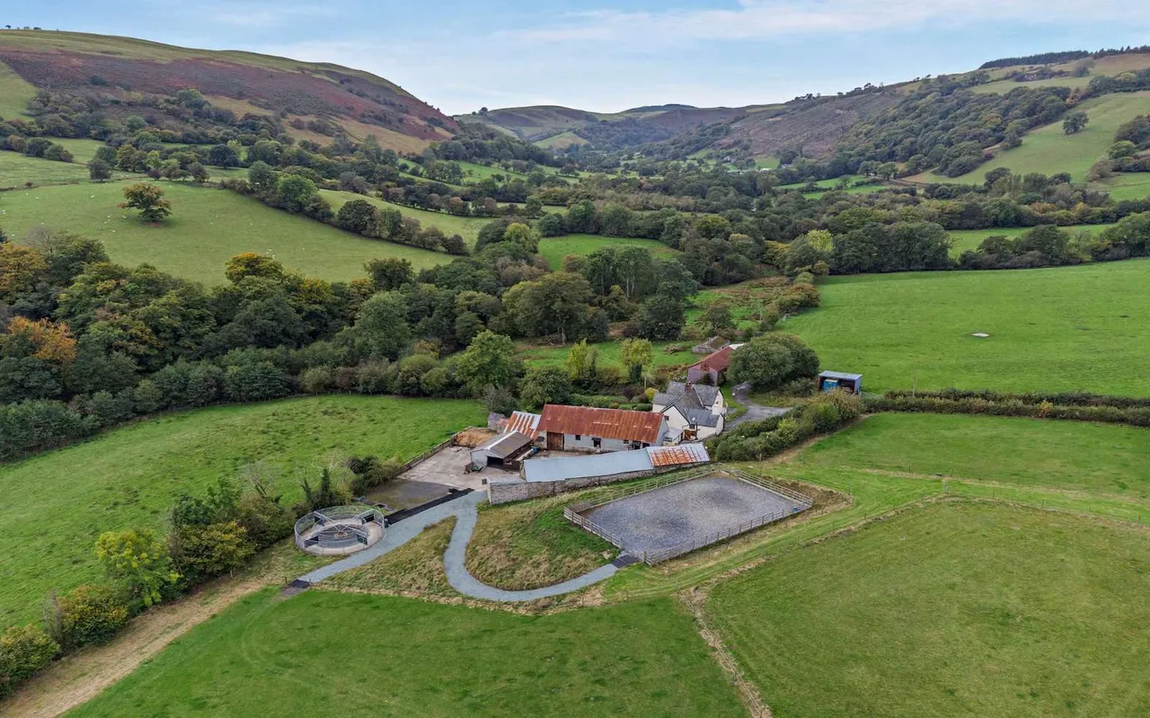 4 bed house for sale — Pen-y-Garnedd, Llanrhaeadr Ym Mochnant, Oswestry, Powys, SY10 0AS
