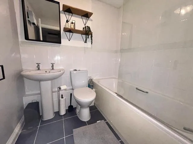 Gould Close, Newbury, RG14, photo 8