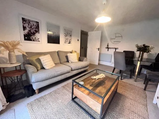 Gould Close, Newbury, RG14, photo 3