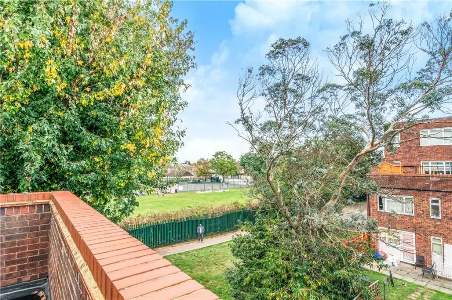 Reculver Mews, London, N18, photo 11