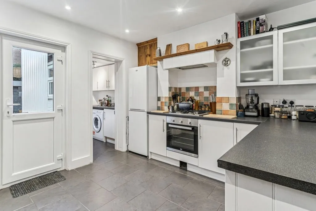 Furlong Road, Bourne End SL8 5AE, photo 4