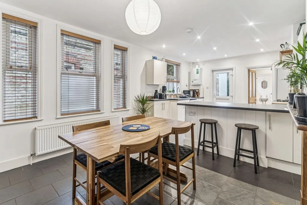 Furlong Road, Bourne End SL8 5AE, photo 6