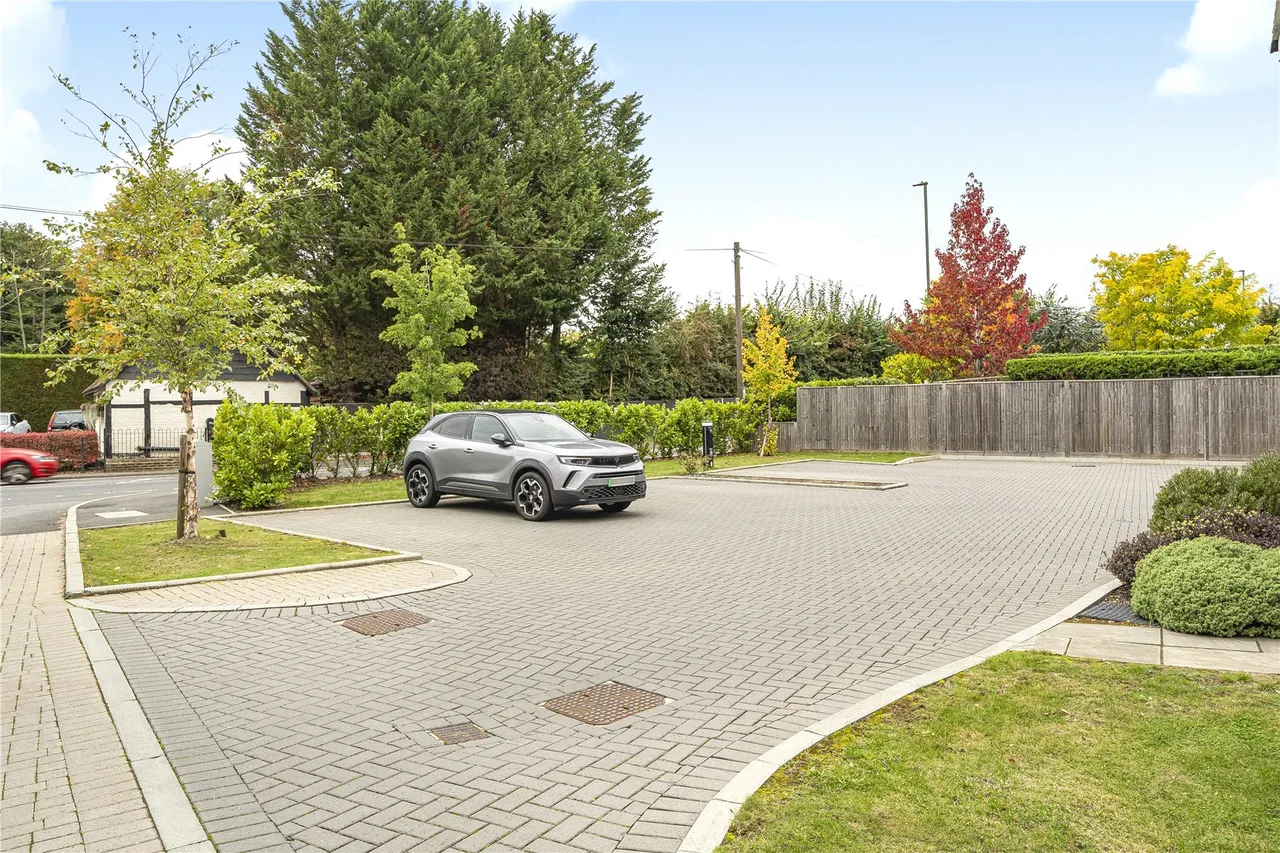 Bourne Close, West End, GU24, photo 10