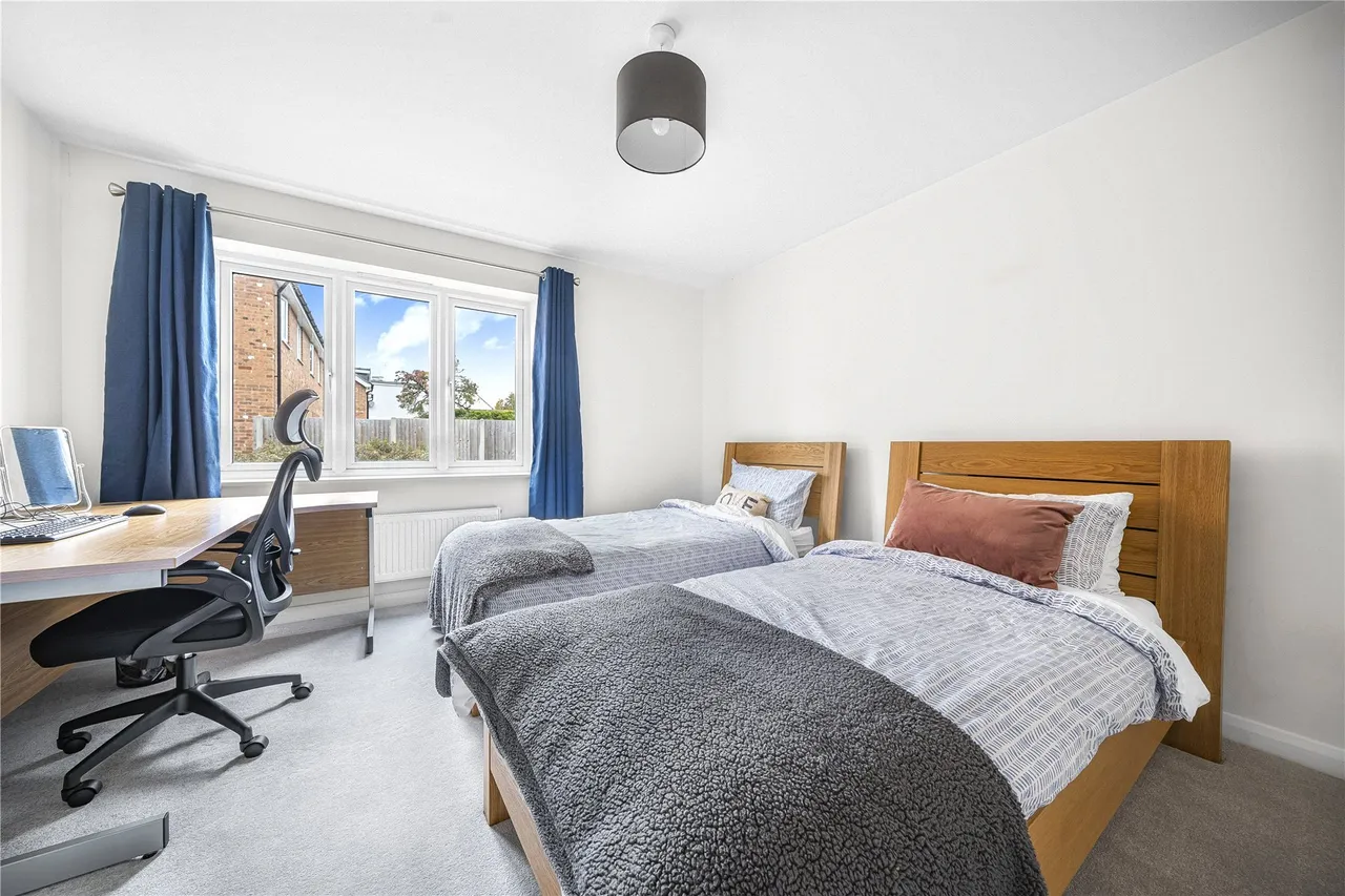 Bourne Close, West End, GU24, photo 9