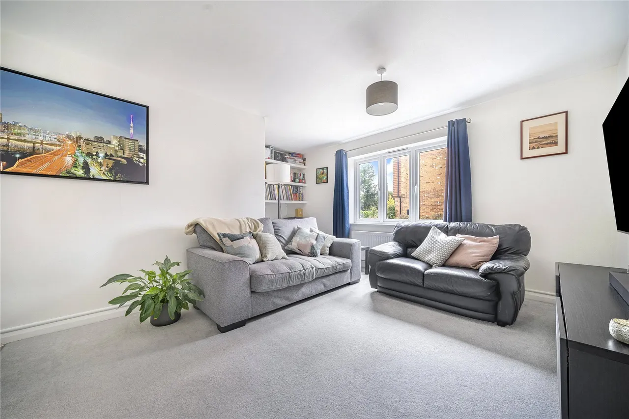 Bourne Close, West End, GU24, photo 4