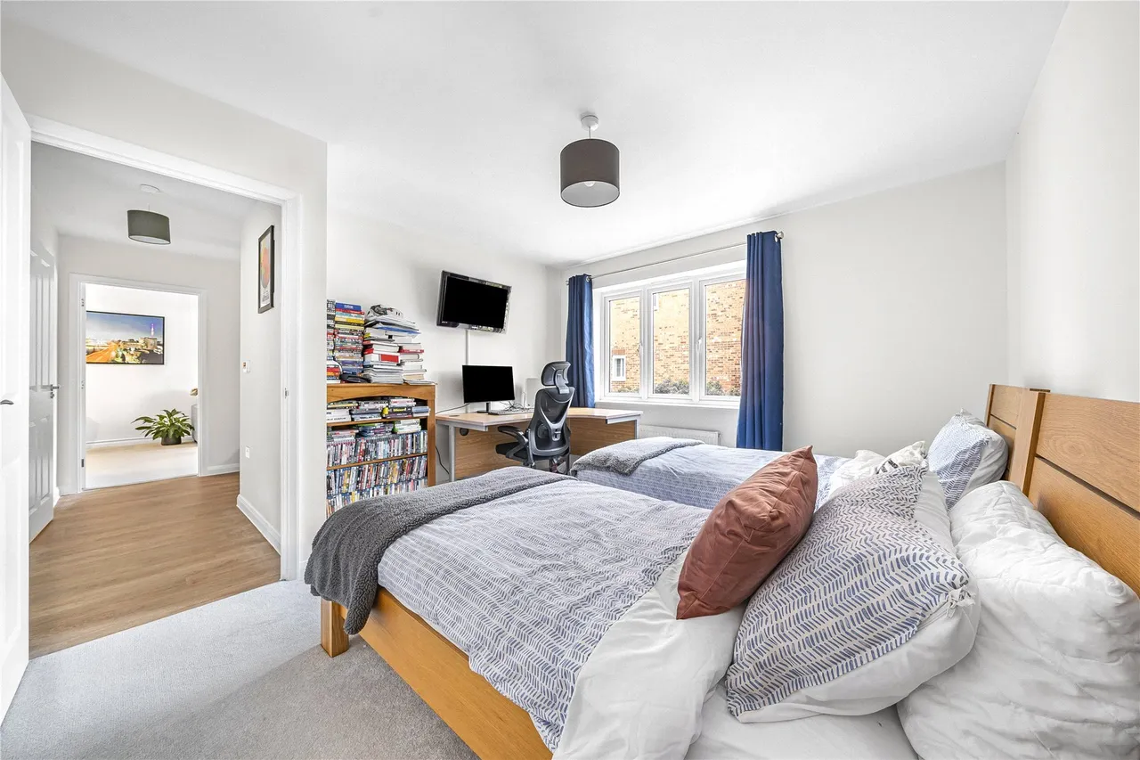 Bourne Close, West End, GU24, photo 7