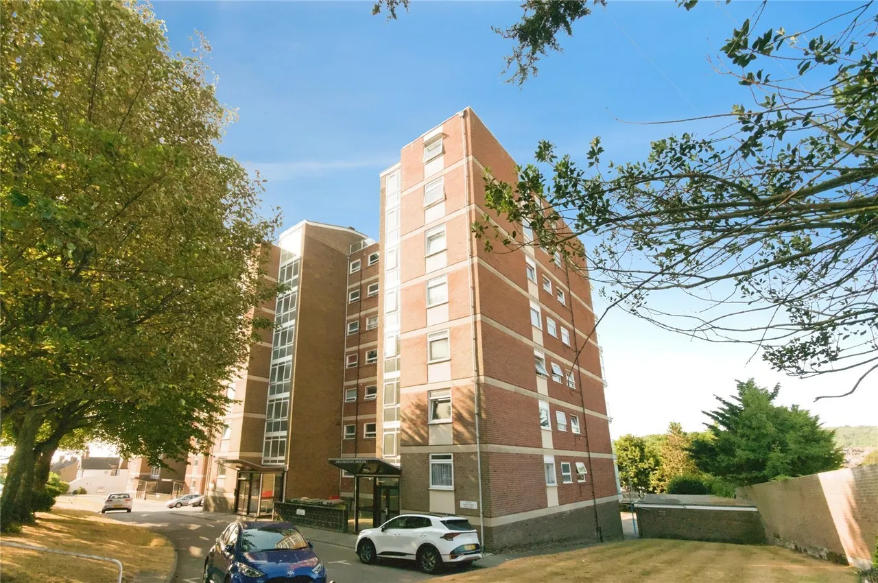 2 bed flat for sale, Upperton Road, Eastbourne, BN21