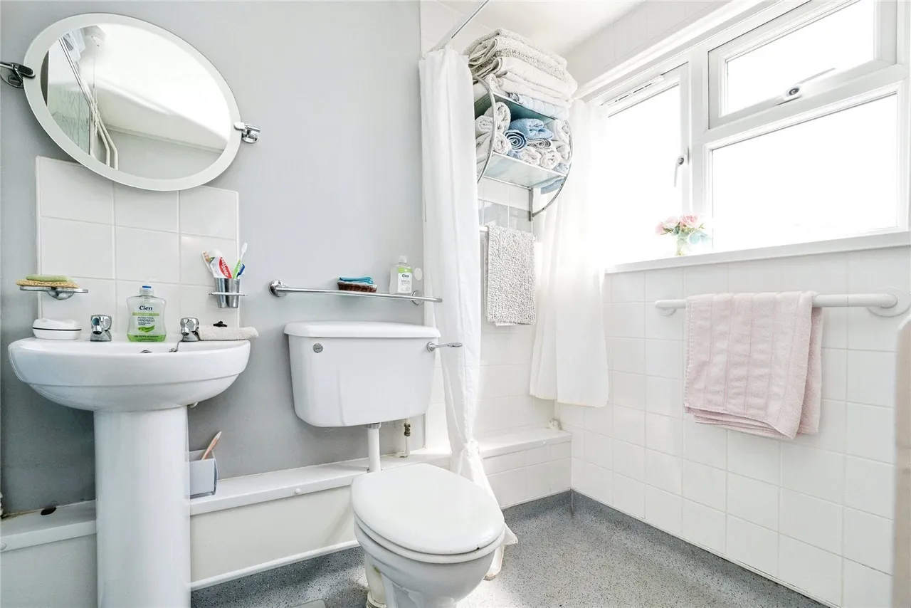 Dacre Crescent, Aveley, South Ockendon, Essex, RM15, photo 10