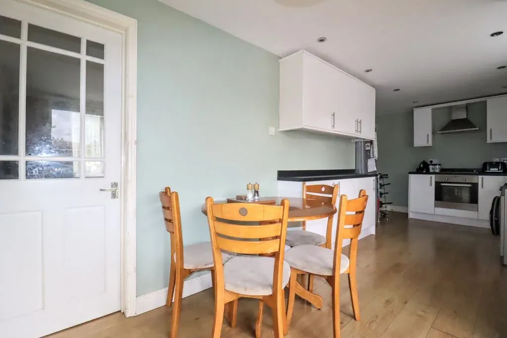 Whaddon Way, Bletchley, Milton Keynes, Buckinghamshire, MK3 7DY, photo 4