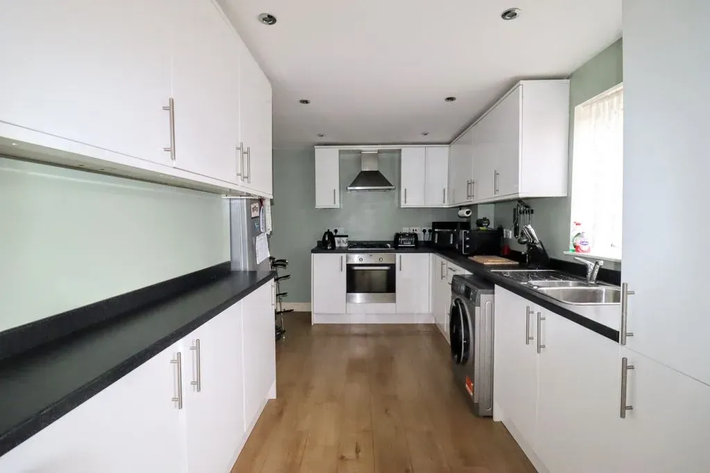 Whaddon Way, Bletchley, Milton Keynes, Buckinghamshire, MK3 7DY, photo 13