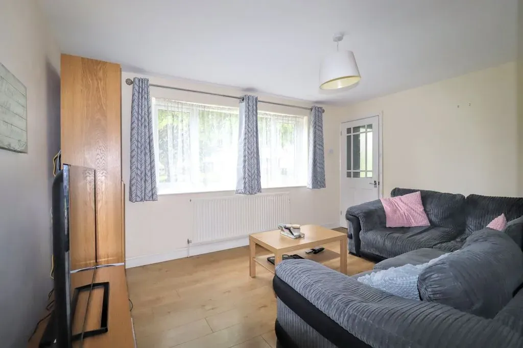 Whaddon Way, Bletchley, Milton Keynes, Buckinghamshire, MK3 7DY, photo 2