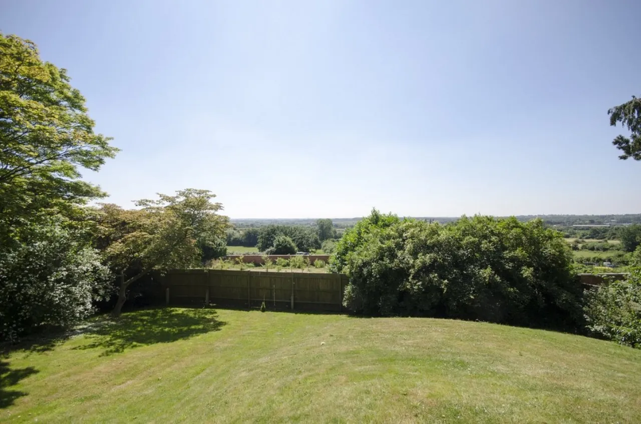 The Cedars, Barwell, LE9, photo 19
