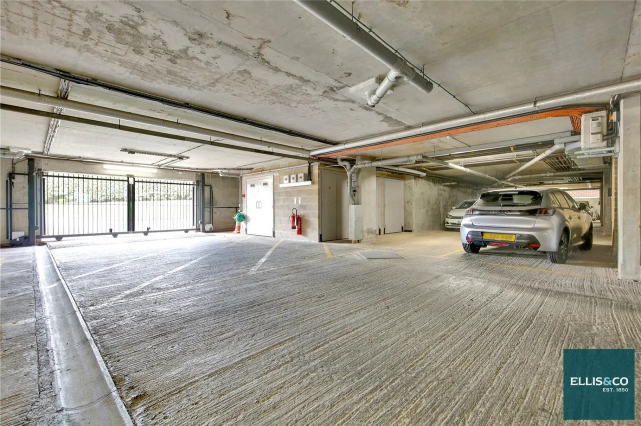 Hendon Lane, Finchley, N3, photo 19