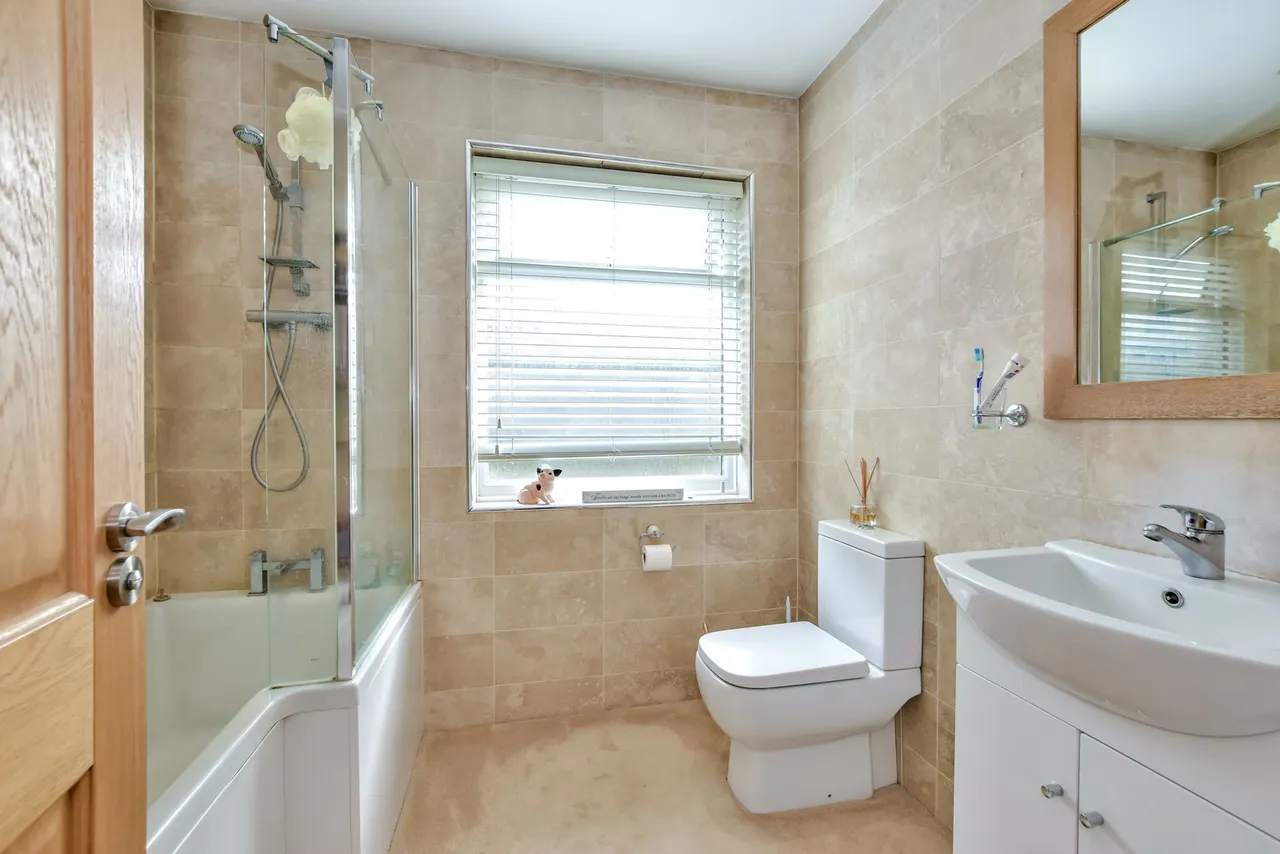 Woodford Crescent, Pinner, Greater London, HA5 3TZ, photo 10